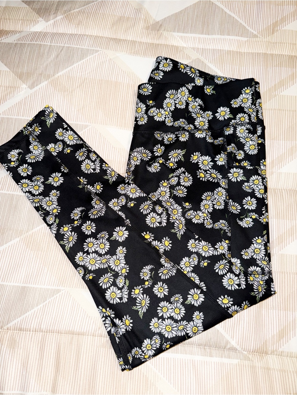 Black Active Daisy Print Leggings NWOT 18/20